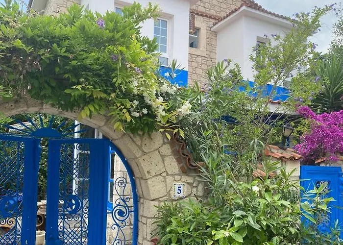 Alahan Alacati فندق 3*